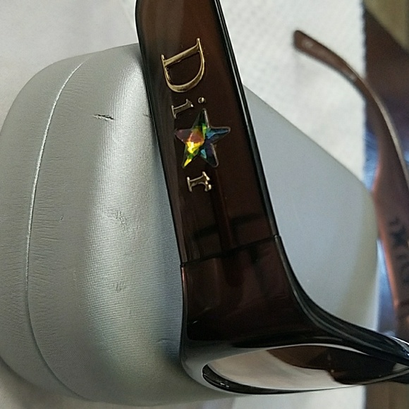 Sunglasses - Picture 3 of 8